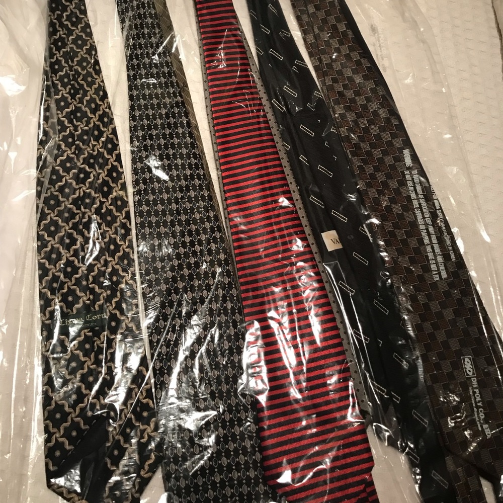 HOLDING FOR BUYER buy 3 get one free .. no paisley :)